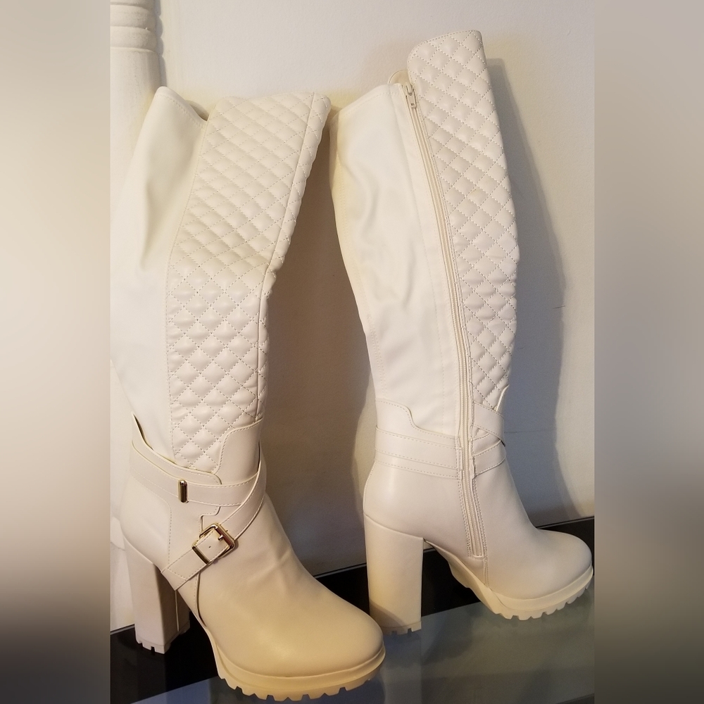 Heeled boots